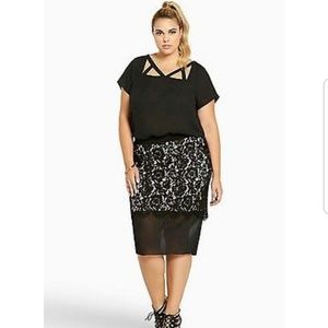 NWT Torrid lace and mesh pencil skirt